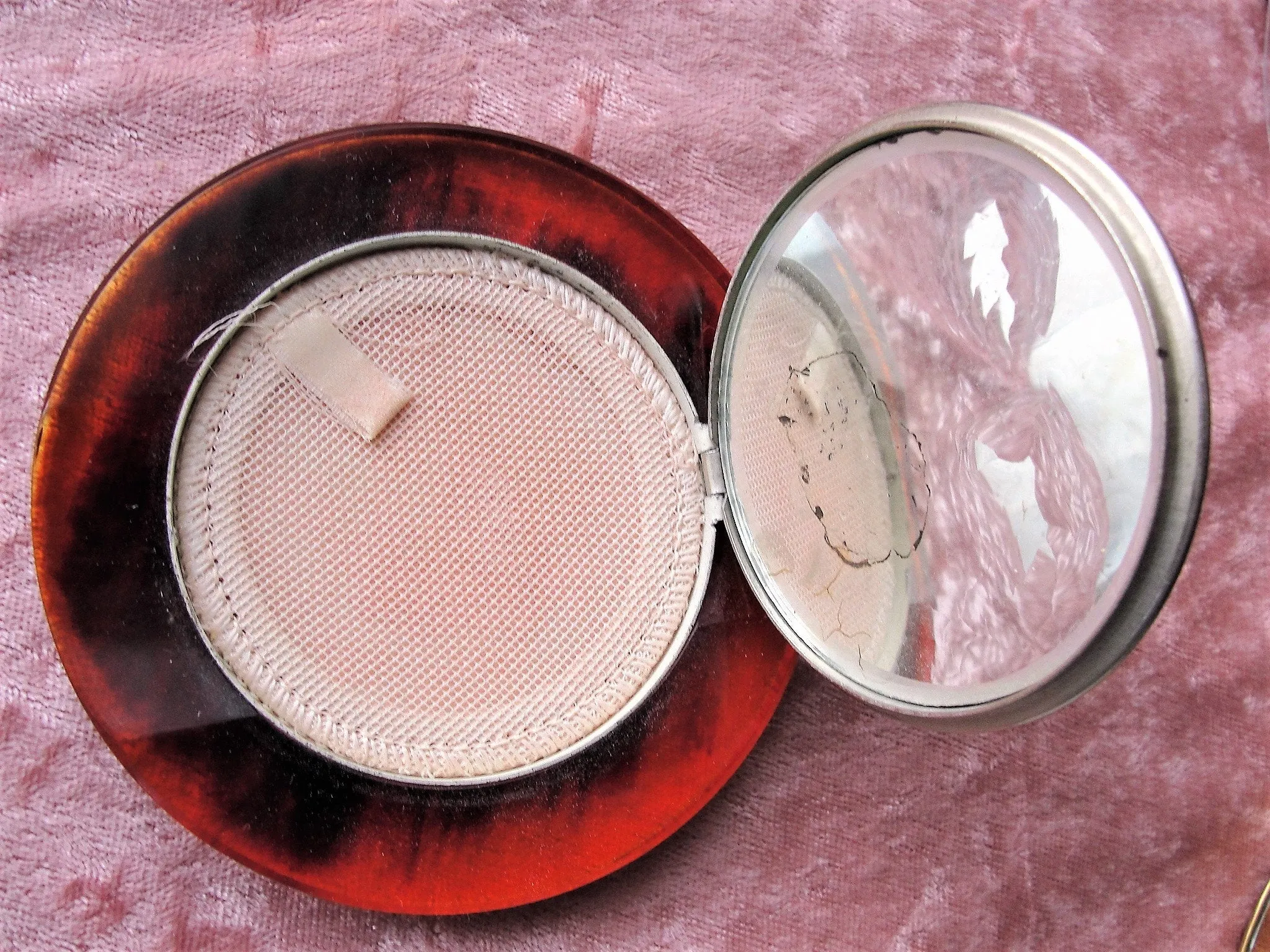 BEAUTIFUL Vintage Tortoise Shell Bakelite n Embossed Silver Powder Compact,Art Deco Design,Purse Powder Compact,Collectible Powder Compacts