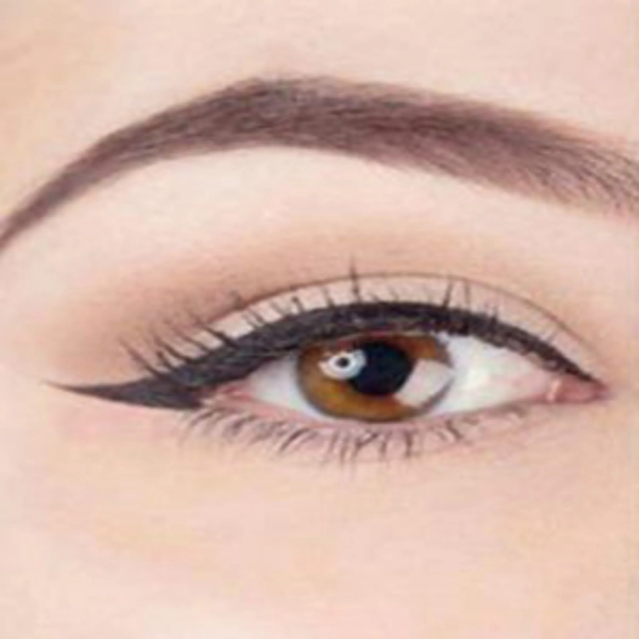 DAT EYELINER THO...