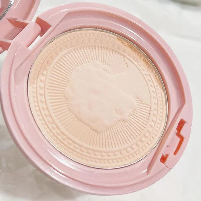 HOJO Embossed Feather Soft Honey Powder Cake Light Delicate Concealer Oil Control Makeup Invisible Pores Lasting Face Makeup