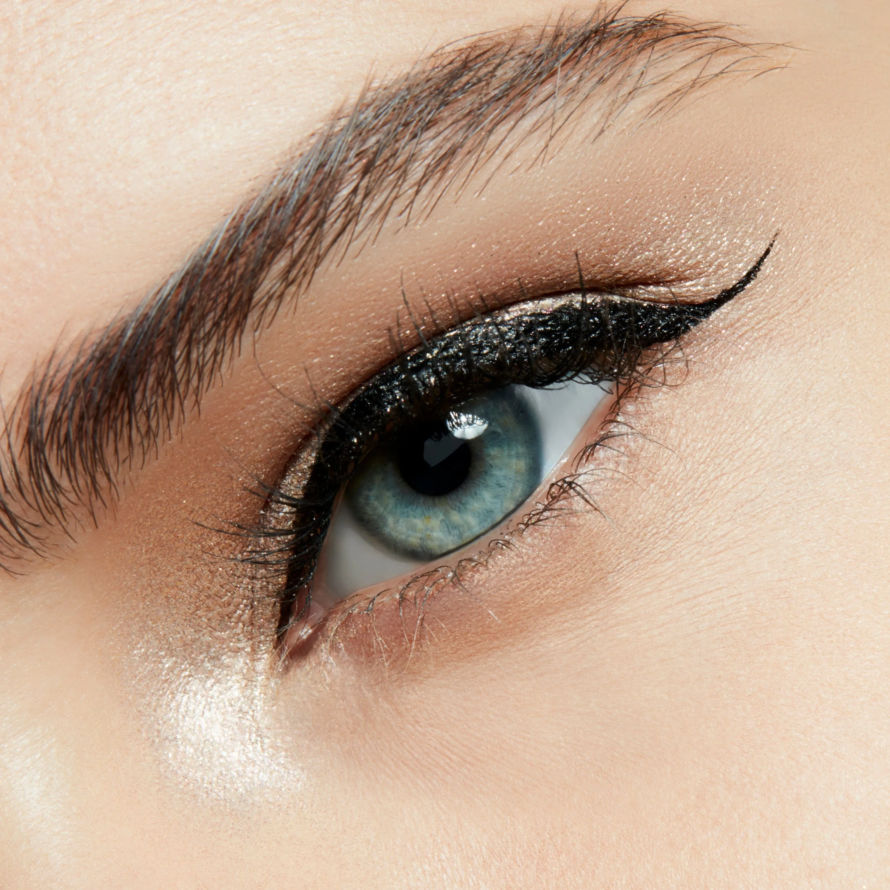 MAC Dazzleshadow Extreme Eyeshadow