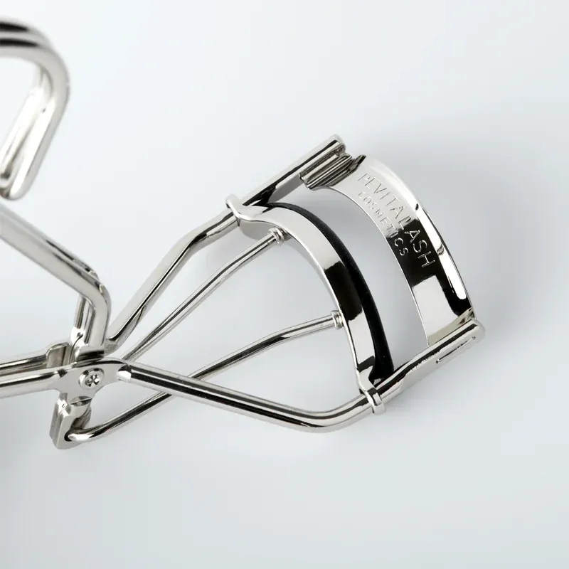 SIGNATURE EYELASH CURLER