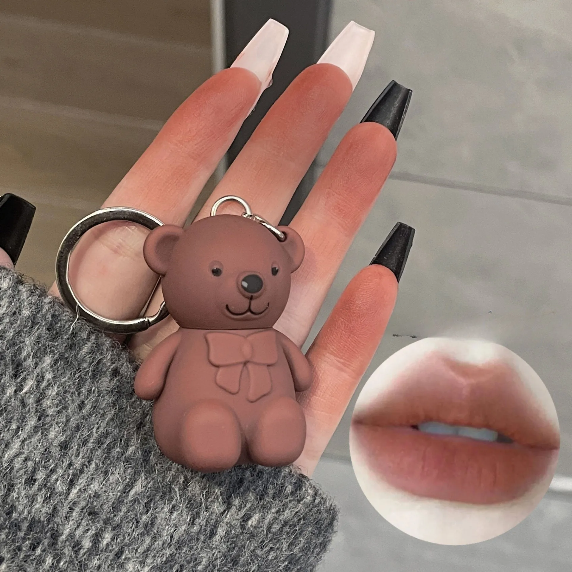 Wholesale Plastic Bear Necklace Lip Mud