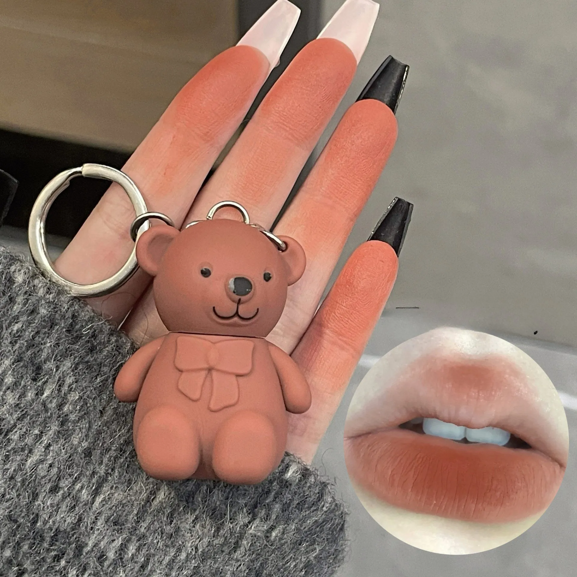 Wholesale Plastic Bear Necklace Lip Mud