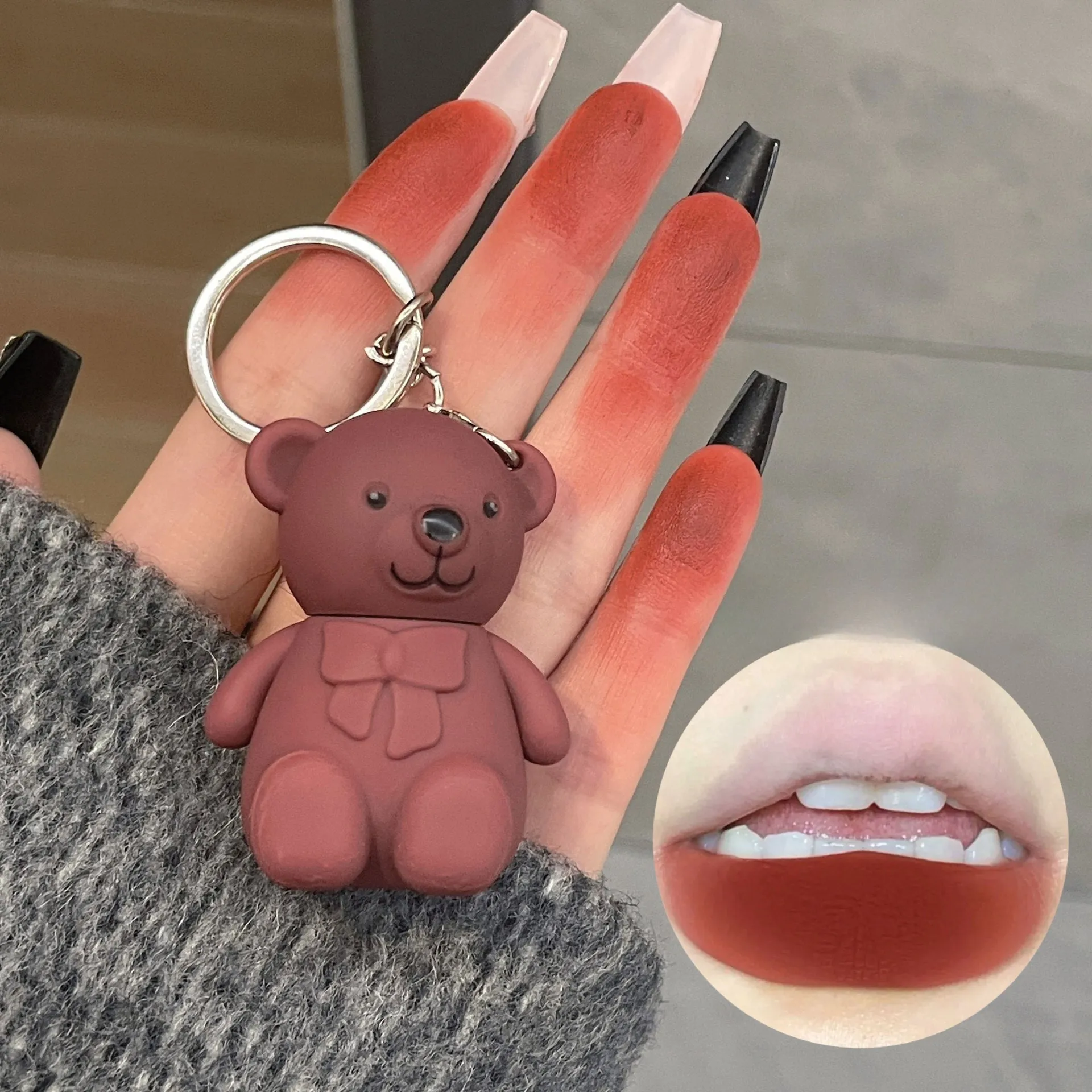 Wholesale Plastic Bear Necklace Lip Mud