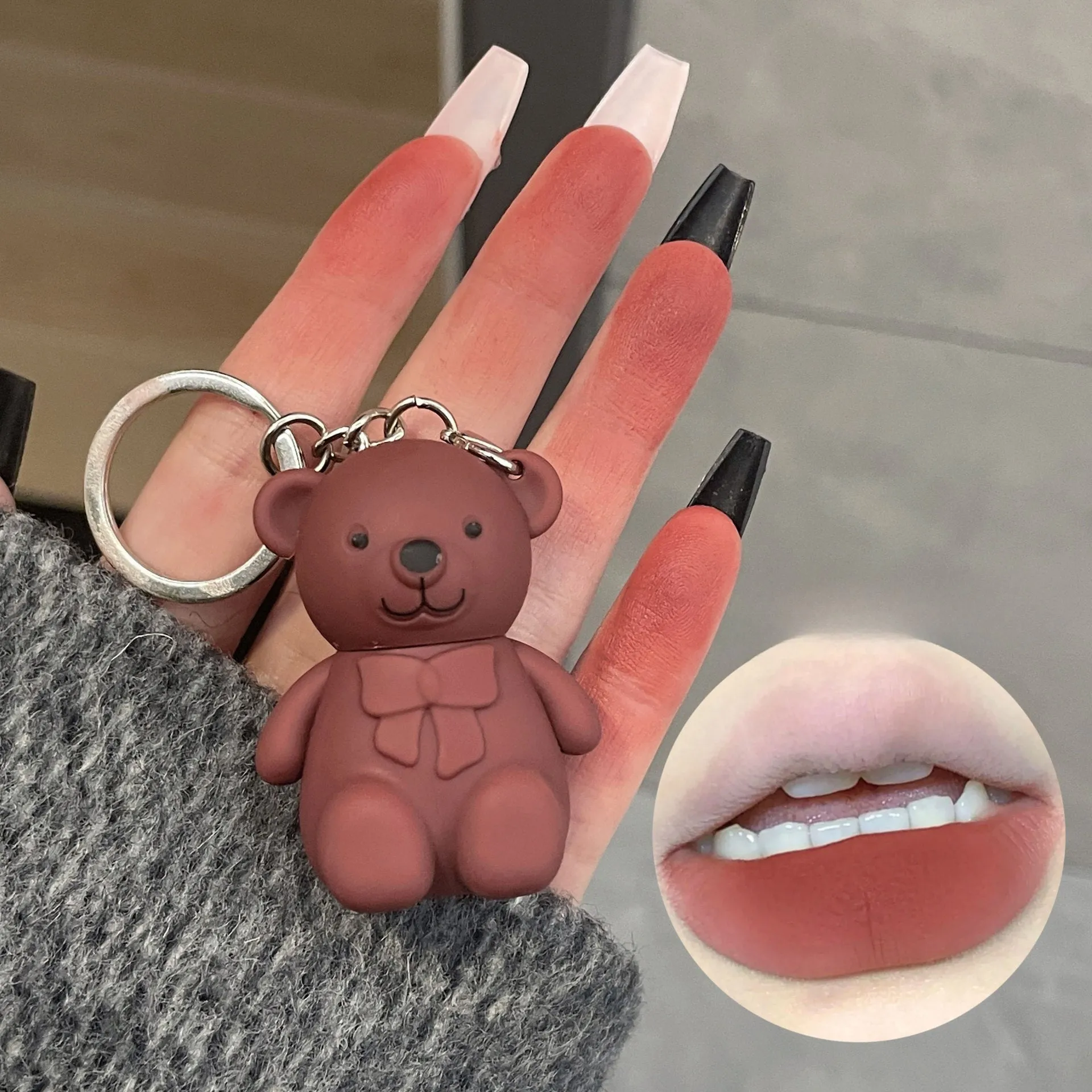 Wholesale Plastic Bear Necklace Lip Mud